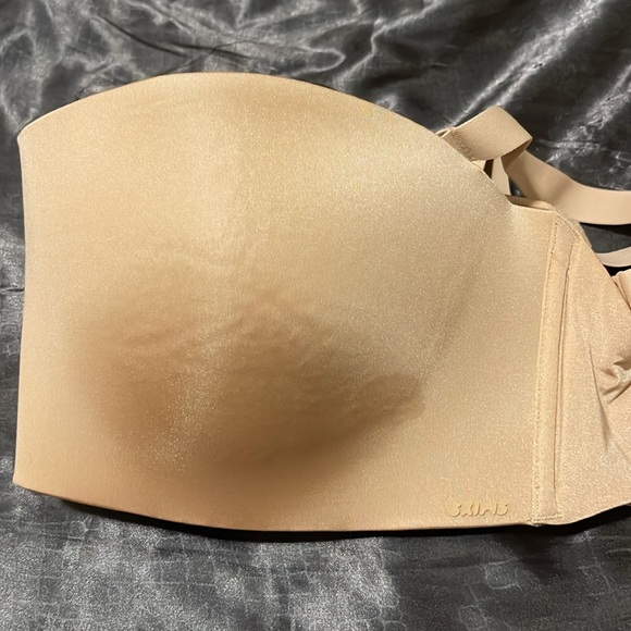 Skims Body Wireless Strapless Bra - Picture 6 of 8